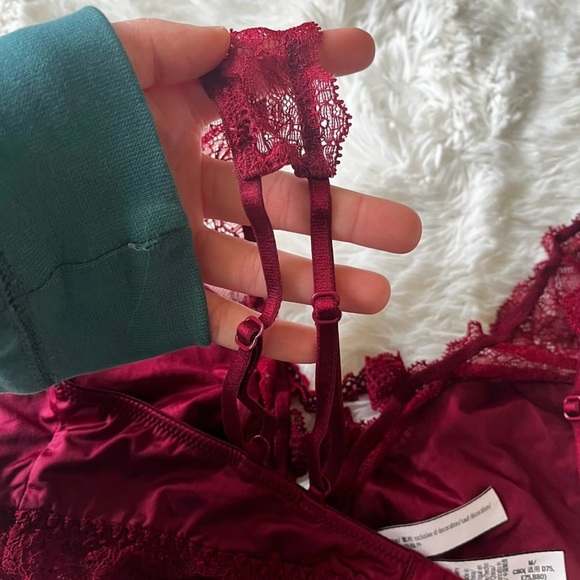 Victoria’s Secret silky lace detailed bralette nwot - Picture 6 of 8